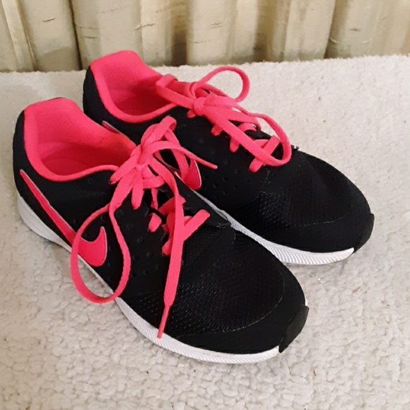 Nike Other - Nike Girls Black and Pink Downshifters 7 Sz 2Y